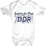 Babystrampler mit Print – born in the DDR – 08390 weiß - 0-24 Monate