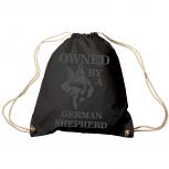 Trend-Bag Turnbeutel Sporttasche Rucksack mit Print - Owned by a german shepherd- TB08900 schwarz