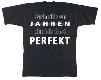 T-Shirt Unisex mit Print - Nach all den Jahren bin ich fast Perfekt - 09428 schwarz - Gr. S-XXL