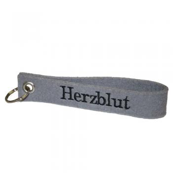 Filz-Schlüsselanhänger mit Stick Herzblut Gr. ca. 17x3cm 14283 grau