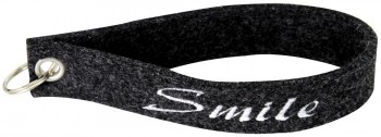 Filz-Schlüsselanhänger mit Stick Smile Gr. ca. 17x3cm 14215 schwarz