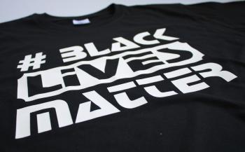 T-Shirt Unisex mit Print - BLACK LIVES MATTER - 12640 Schwarz Gr. L