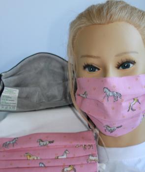 Textil Design Maske aus Baumwolle mit zertifiziertem Innenvlies - Pferde Rosa + Gratiszugabe