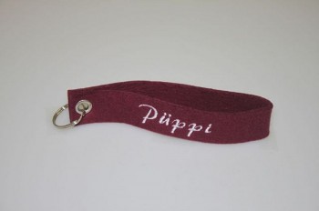 Filz-Schlüsselanhänger mit Stick Püppi Gr. ca. 17x3cm 14403 bordeaux