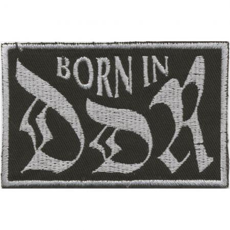 AUFNÄHER - BORN IN DDR - (03022) Gr. 9cm x 5,5cm - Stick Button Applikation Patches