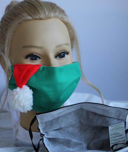 Textil Design Maske aus Baumwolle, mit zertifiziertem Innenvlies - Grün mit weißer Bommel - 15888