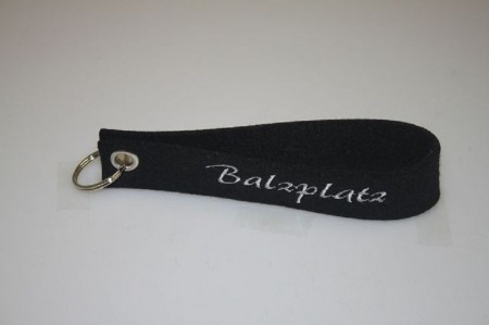 Filz-Schlüsselanhänger mit Stick Balzplatz Gr. ca. 17x3cm 14401 schwarz