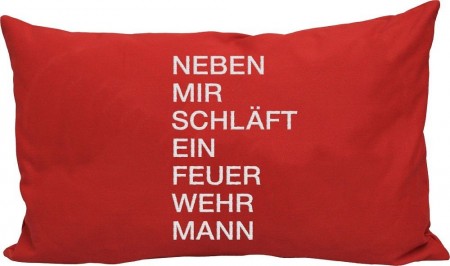 Zierkissen Dekokissen mit Einstickung - NEBEN MIR SCHLÄFT EIN FEUERWEHRMANN - (11771 rot) Kopfkissen Kissen