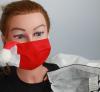 Textil Design Maske aus Baumwolle, mit zertifiziertem Innenvlies - Bommel rot-weiß - 15887 Weihnachten