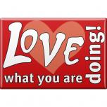 MAGNET - LOVE WHAT YOU ARE DOING - Gr. ca. 8 x 5,5 cm - 38986 -  Küchenmagnet