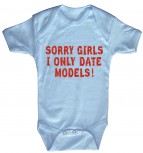 Babystrampler mit Print – Sorry Girls I only date models – 08399 blau - 0-6 Monate