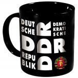 Tasse mit Rundumdruck DDR Ostalgie Emblem Abzeichen schwarz 57243